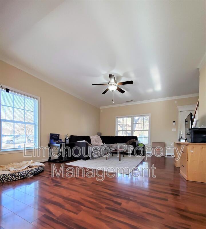 2001 Pershing Ave - Photo 3 of 14