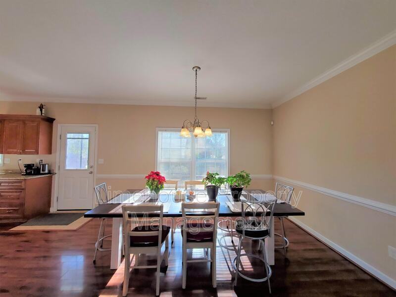 2001 Pershing Ave - Photo 4 of 14