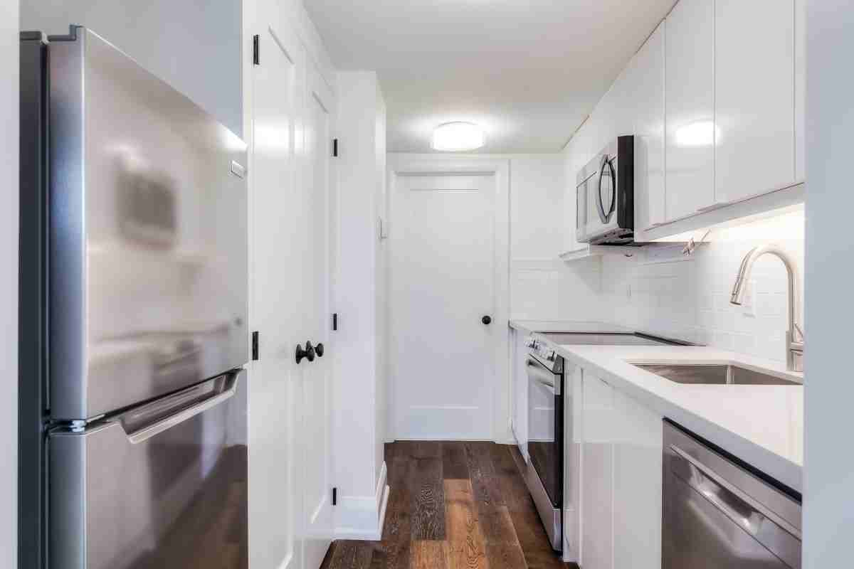 674 Eglinton Avenue East - Photo 8