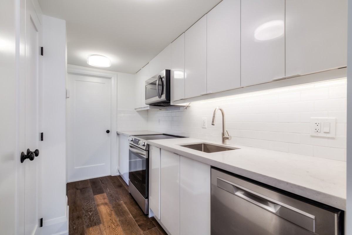 674 Eglinton Avenue East - Photo 9