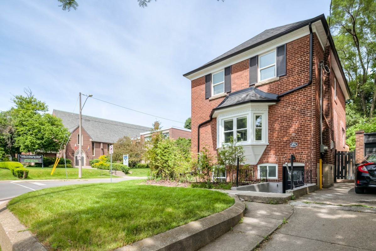 674 Eglinton Avenue East - Photo 3 of 15