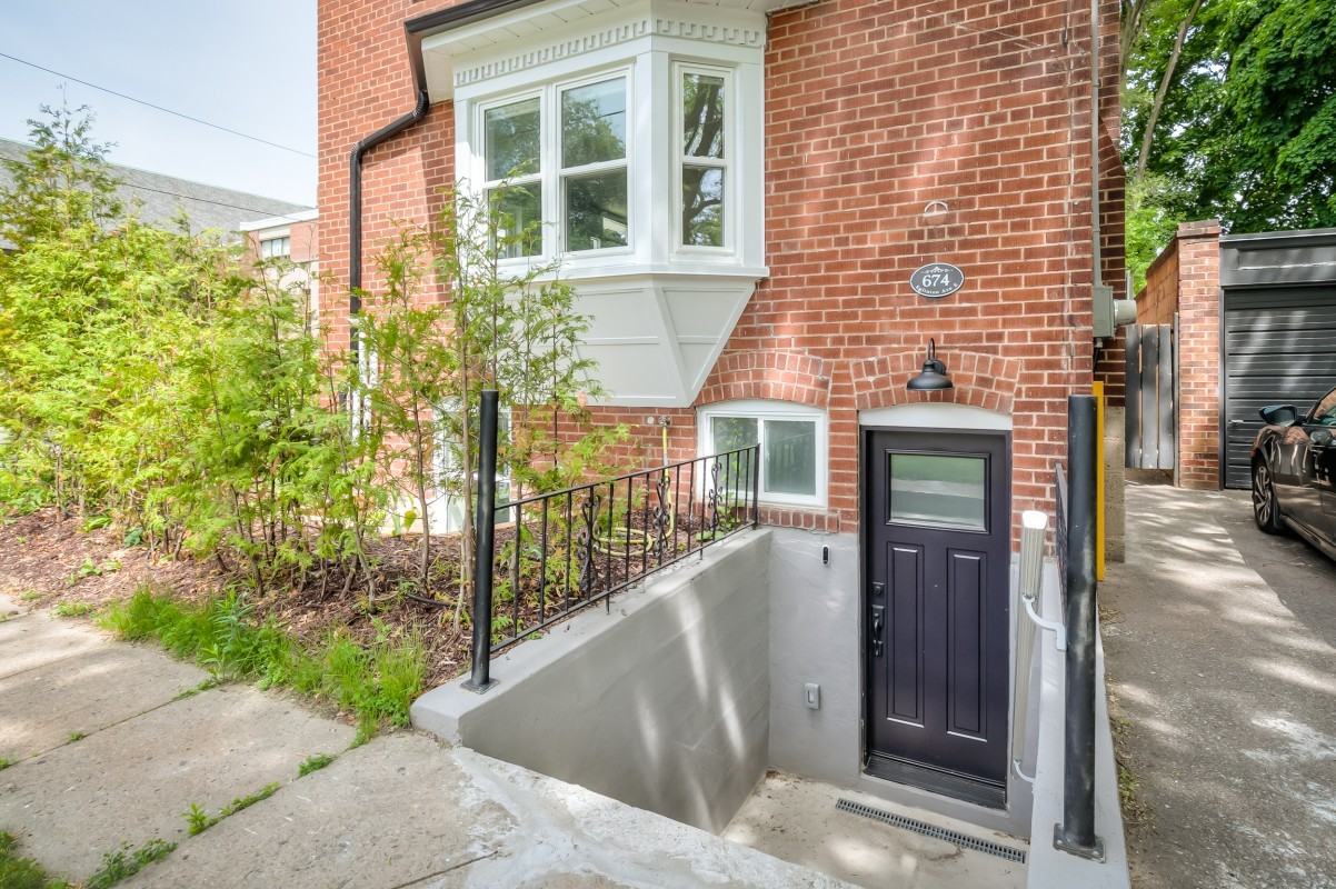 674 Eglinton Avenue East - Photo 4 of 15