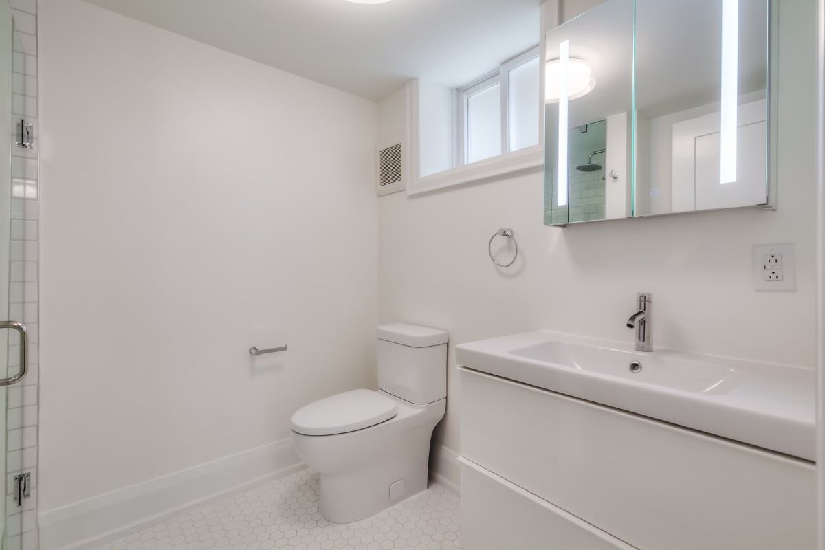 674 Eglinton Avenue East - Photo 14