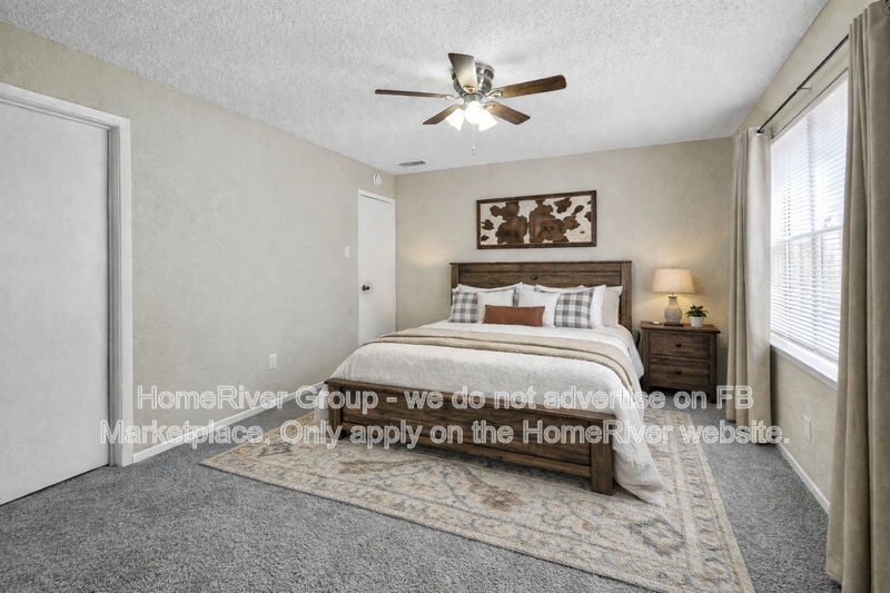 7453 Darien St - Photo 4 of 25