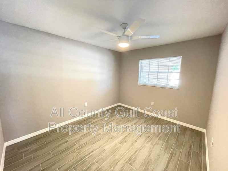 4912 23rd St W #B - Photo 4 of 8