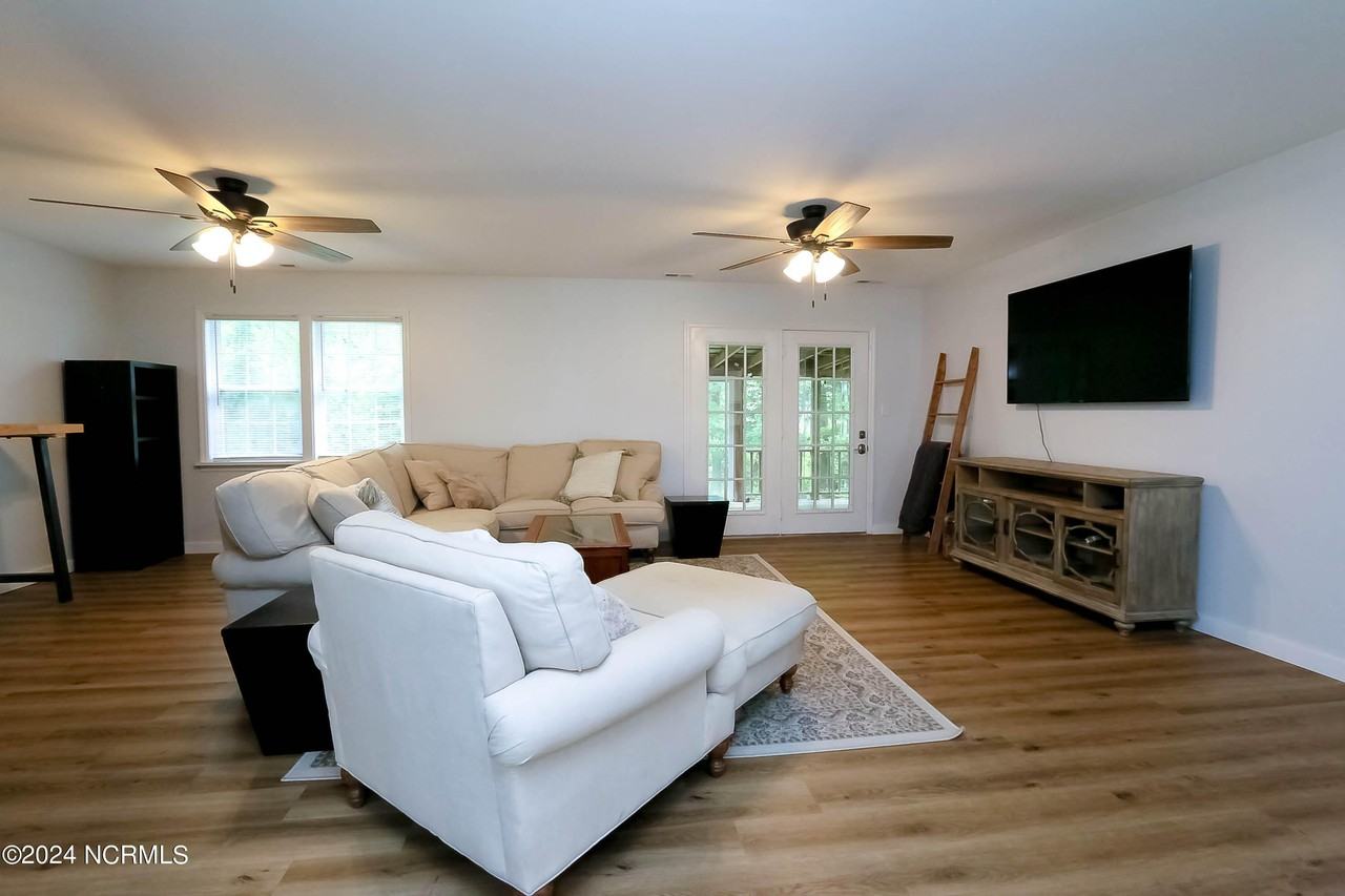 2912 Mandy Ln - Photo 4 of 17