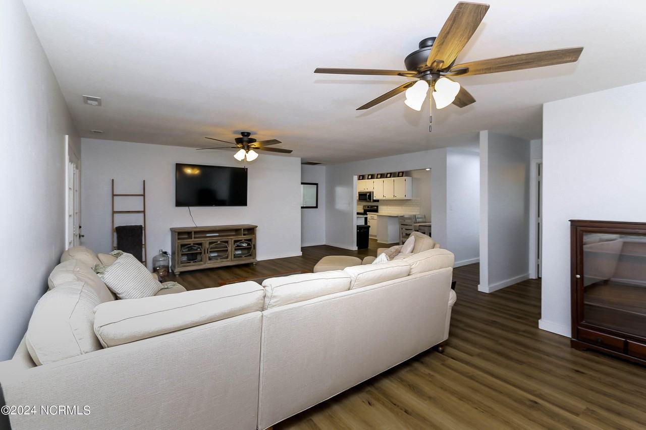 2912 Mandy Ln - Photo 5 of 17