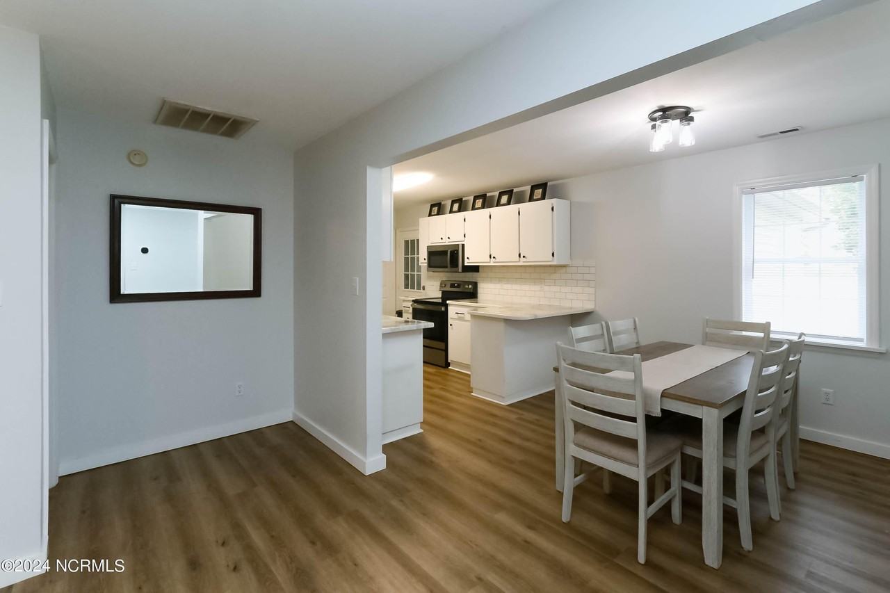 2912 Mandy Ln - Photo 6 of 17