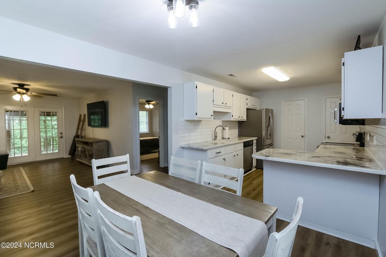 2912 Mandy Ln - Photo 7 of 17