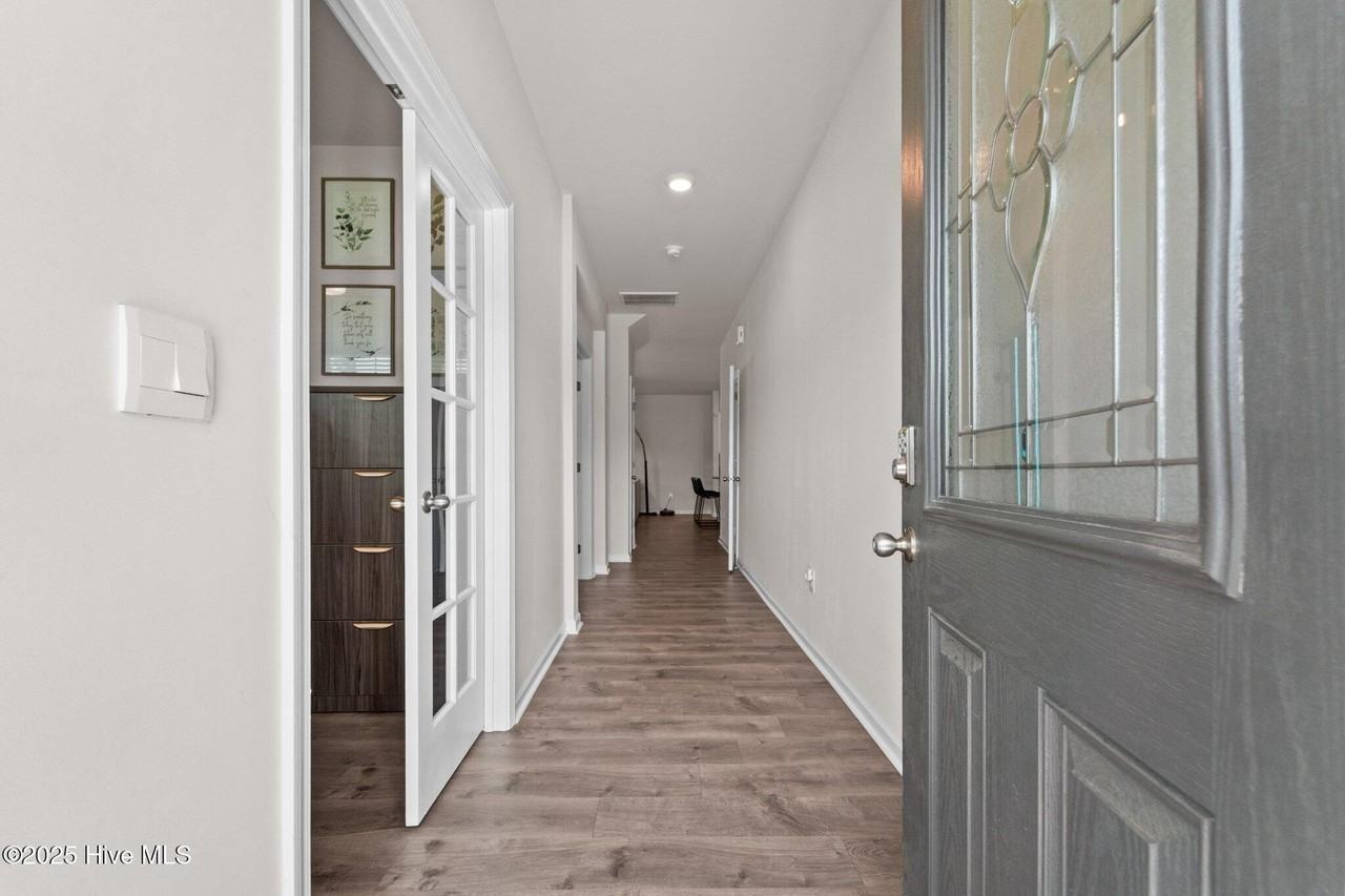 280 Robert Pl - Photo 3 of 24