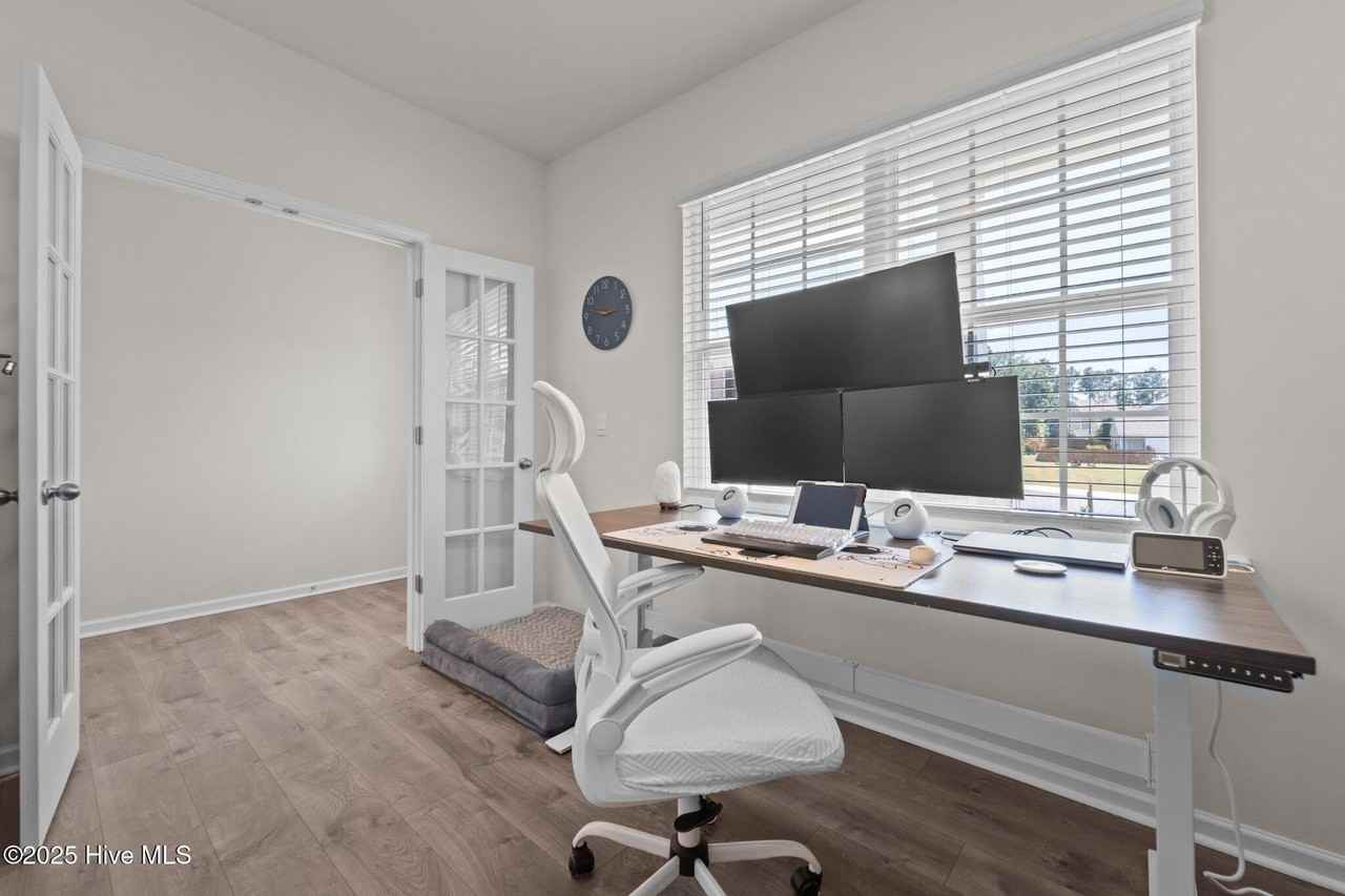 280 Robert Pl - Photo 4 of 24