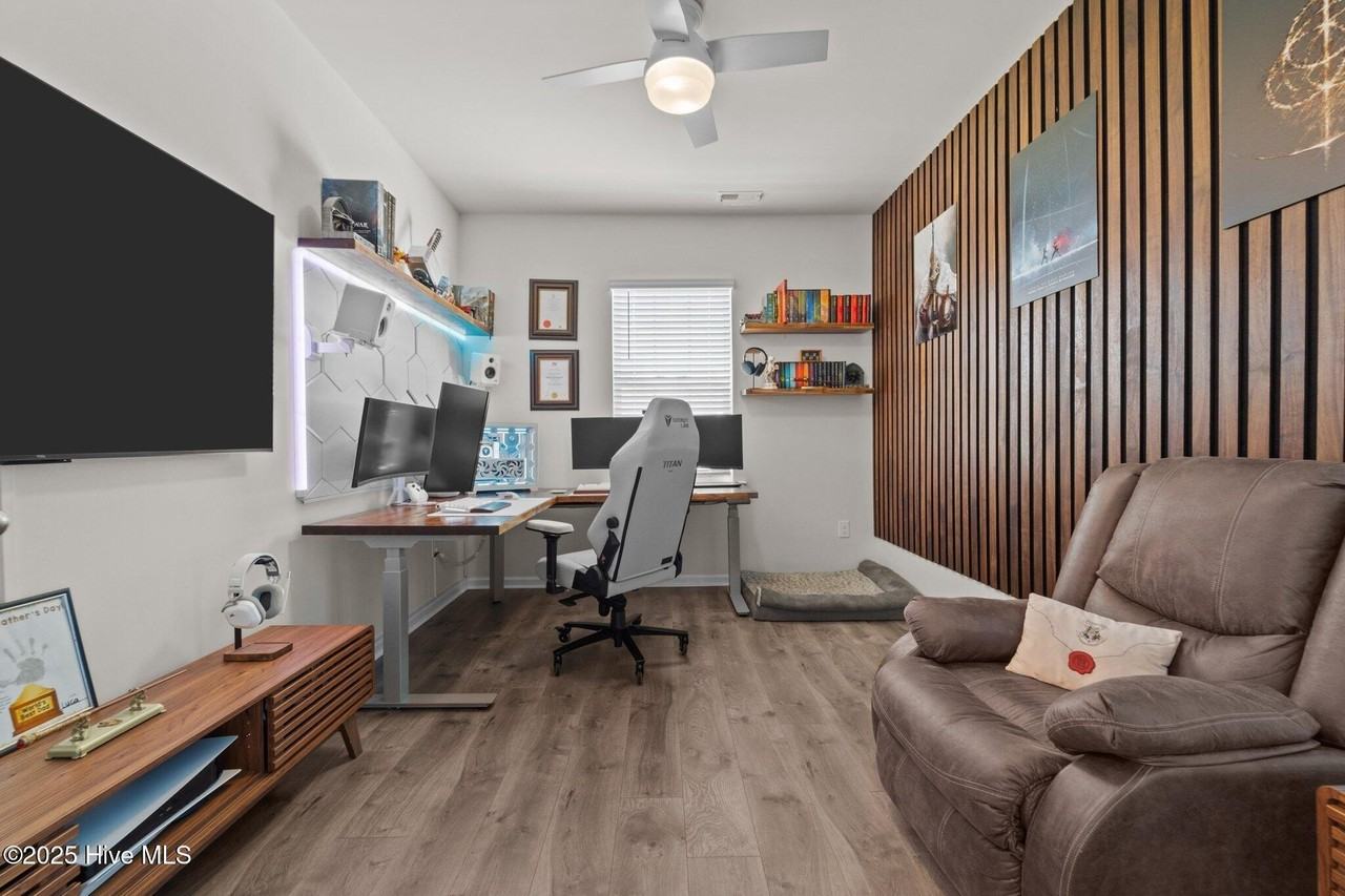 280 Robert Pl - Photo 5 of 24