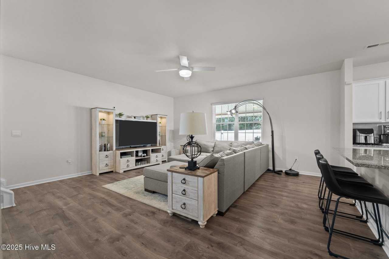 280 Robert Pl - Photo 7 of 24