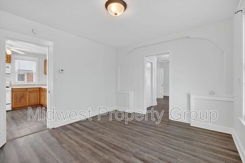 8962 Burton Ave - Photo 3 of 28