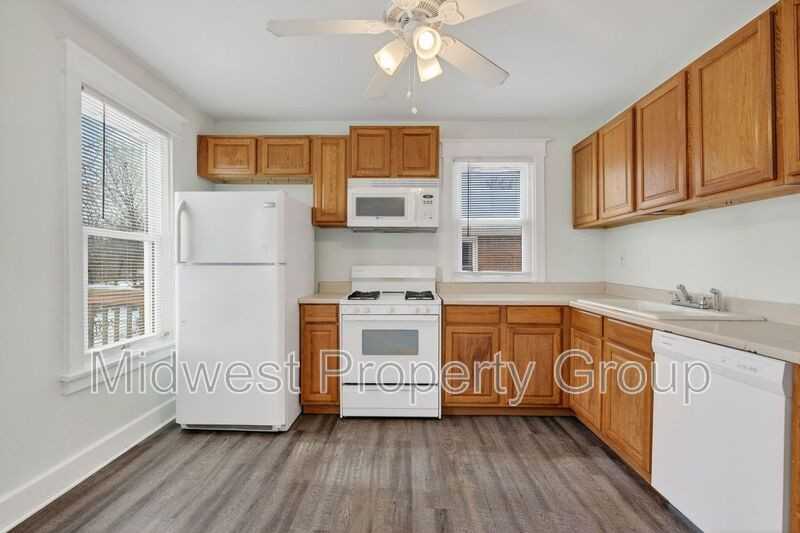 8962 Burton Ave - Photo 4 of 28