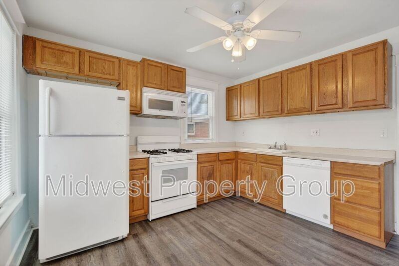 8962 Burton Ave - Photo 5 of 28