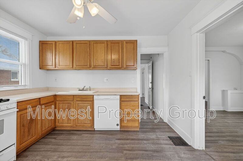 8962 Burton Ave - Photo 6 of 28