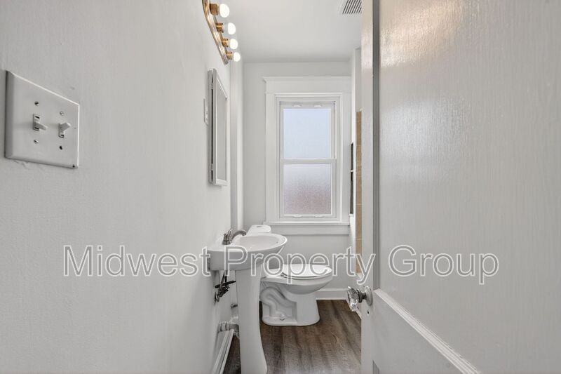 8962 Burton Ave - Photo 7 of 28