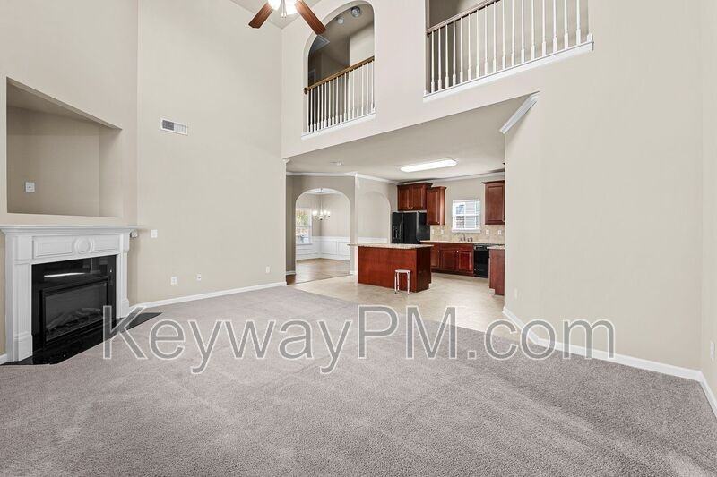 456 Lory Ln - Photo 5 of 31