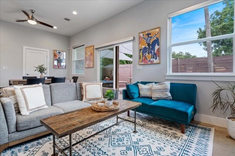 6301 Santos St - Photo 4 of 50