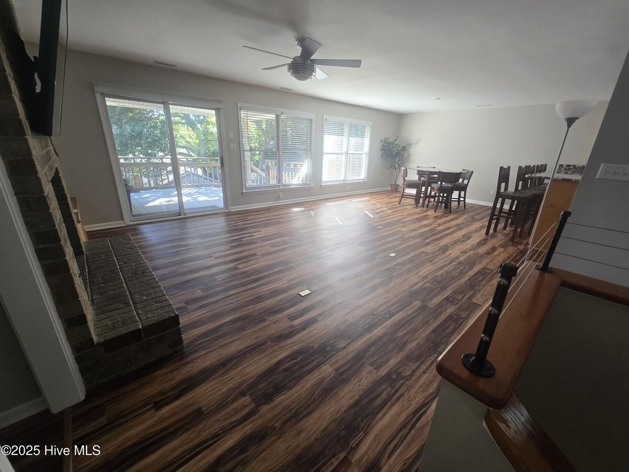 5901 Mclean St - Photo 4 of 15