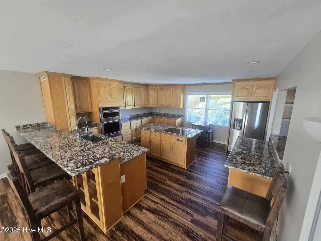 5901 Mclean St - Photo 5 of 15