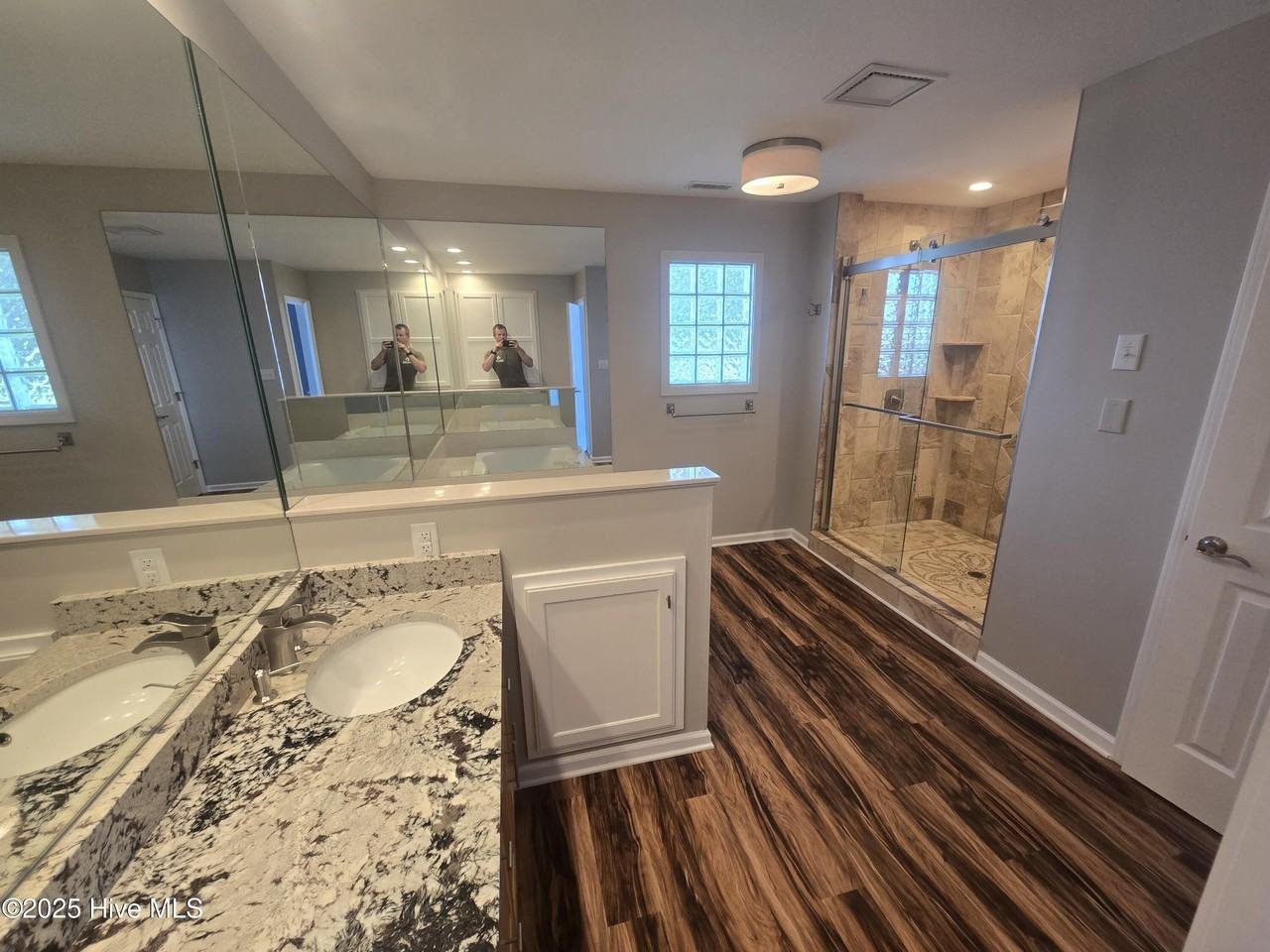 5901 Mclean St - Photo 7 of 15