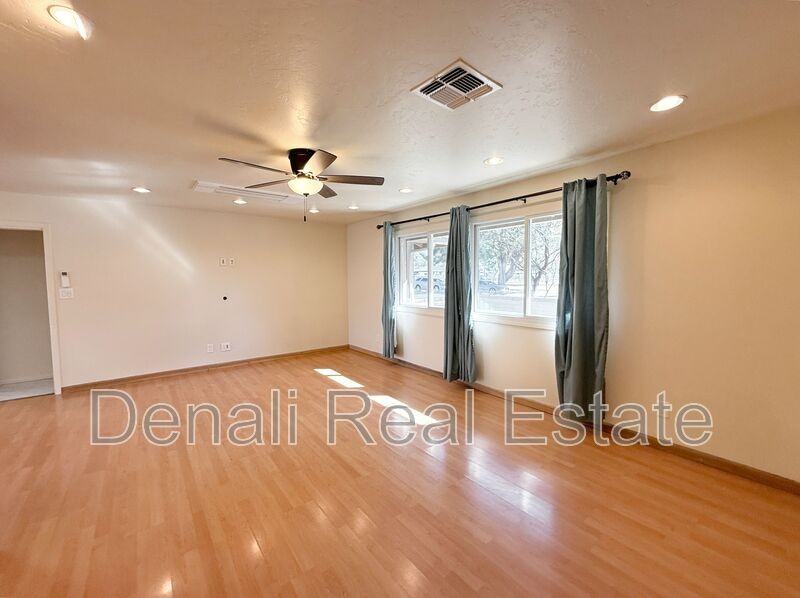 710 E Hermosa Dr - Photo 5 of 35