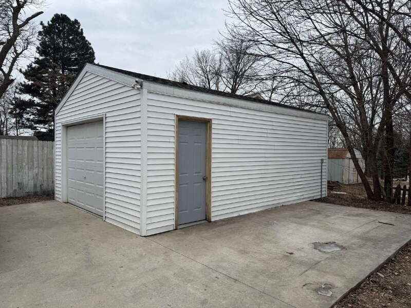 714 Ovid Ave - Photo 2 of 26