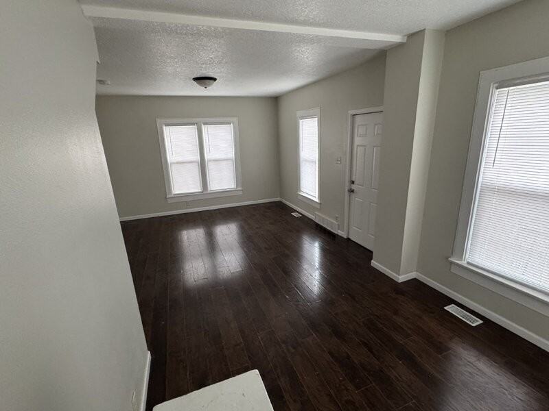 714 Ovid Ave - Photo 4 of 26