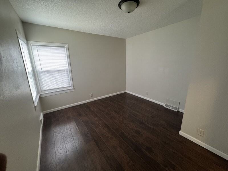 714 Ovid Ave - Photo 5 of 26