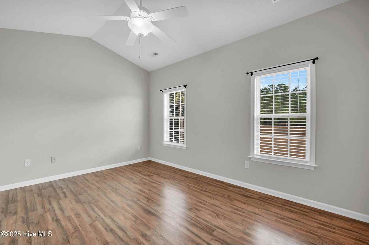 136 N Palm Dr - Photo 7 of 15