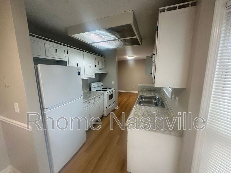 409 Belinda Pkwy - Photo 3 of 13