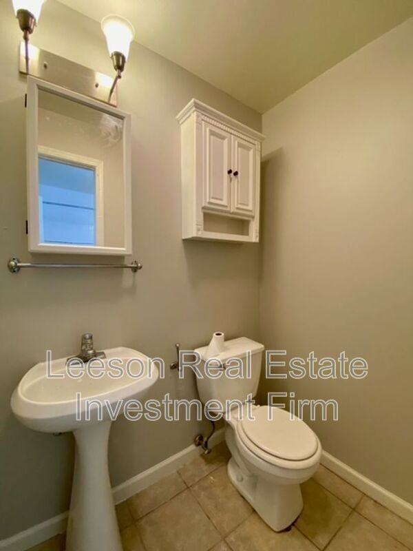 1101 College St - Photo 7 of 10