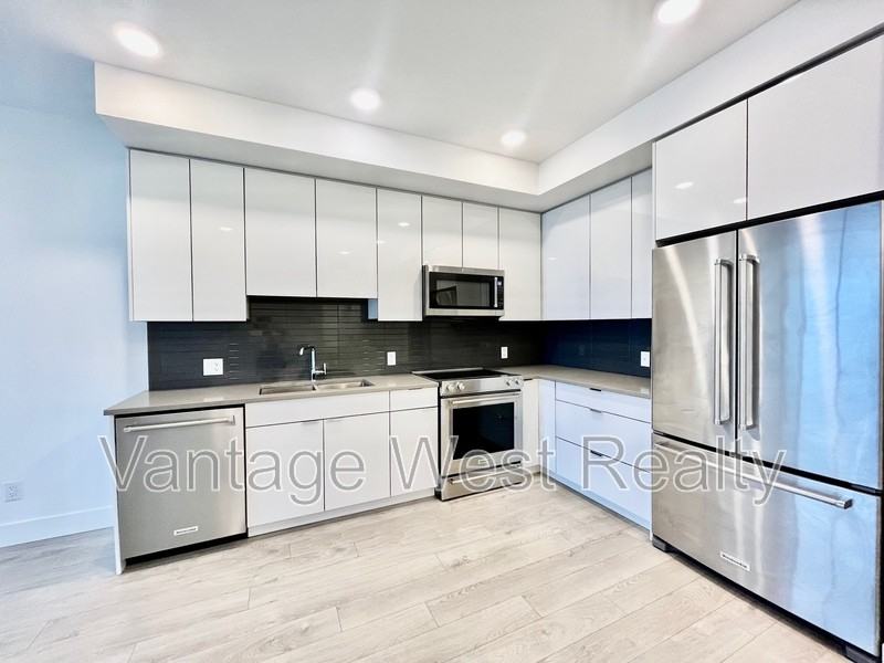 807 Ellis St - Photo 2 of 20