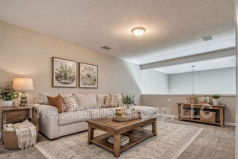 1110 Woburn Dr - Photo 3 of 38