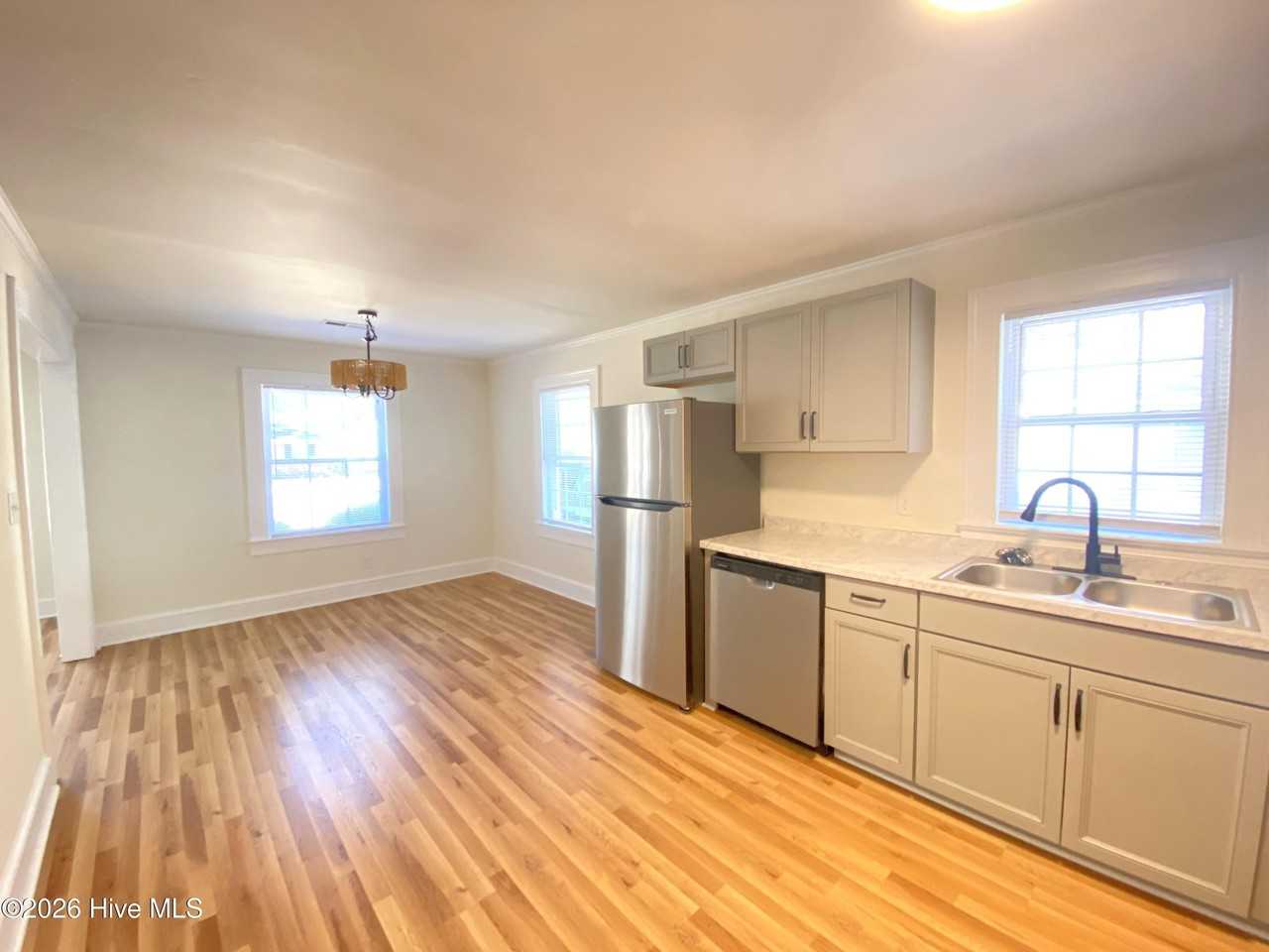 1305 W Ragsdale Rd - Photo 3 of 16