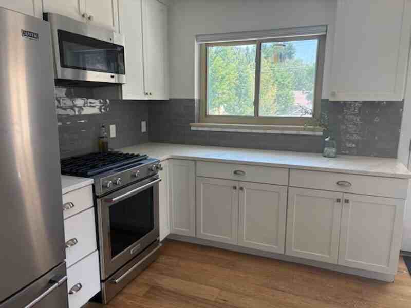 550 Dudley St - Photo 5 of 19