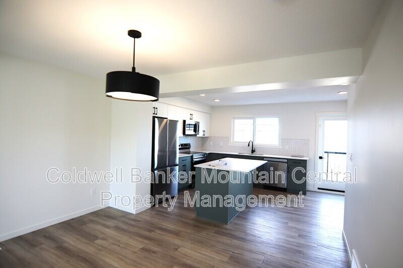 22825 84 Ave Nw - Photo 3 of 16