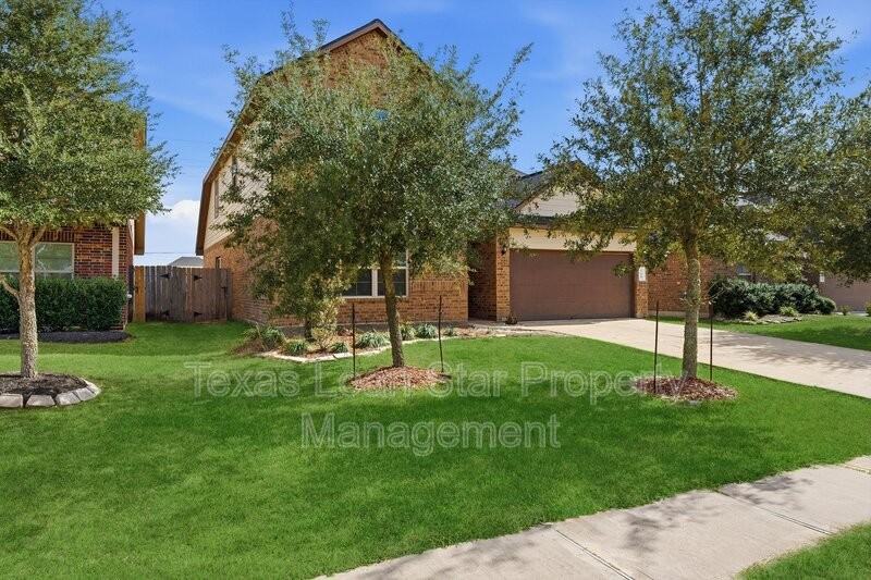 719 Longstreet Dr - Photo 2 of 11