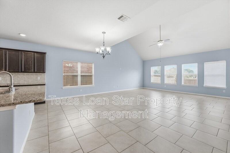 719 Longstreet Dr - Photo 6 of 11