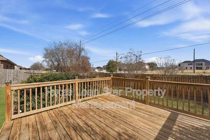 719 Longstreet Dr - Photo 7 of 11