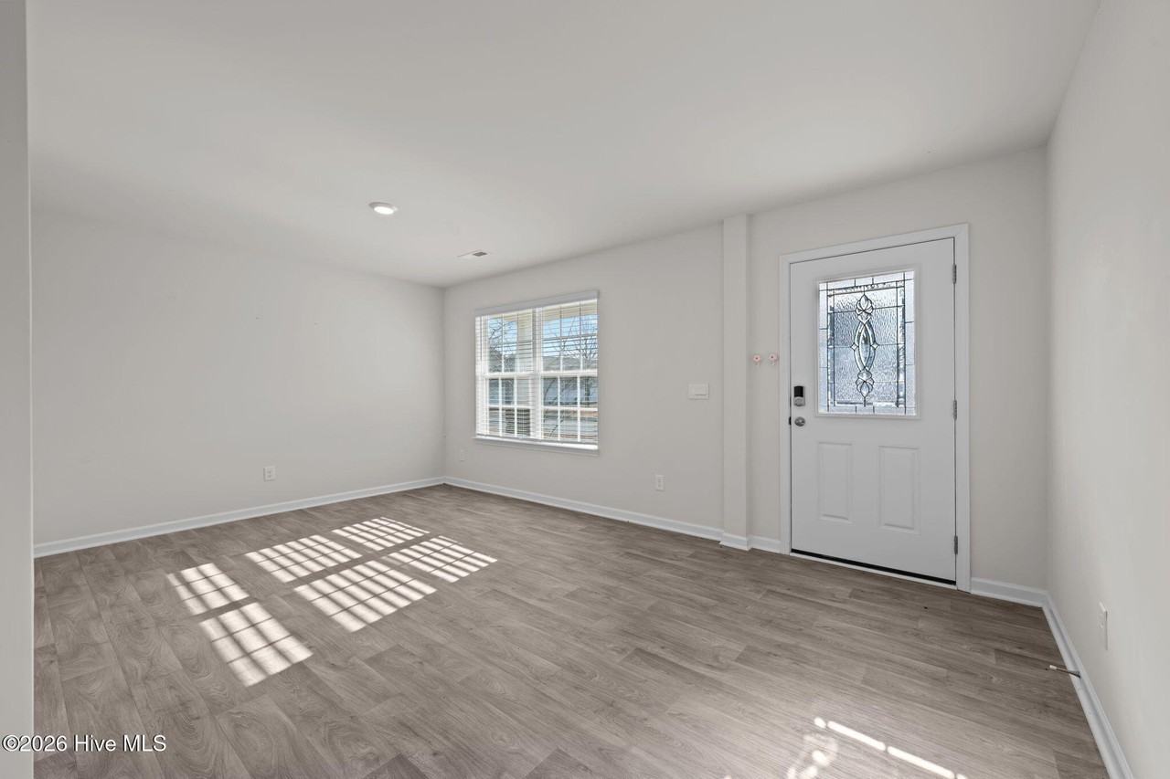 725 Lake Tyler Dr - Photo 3 of 35