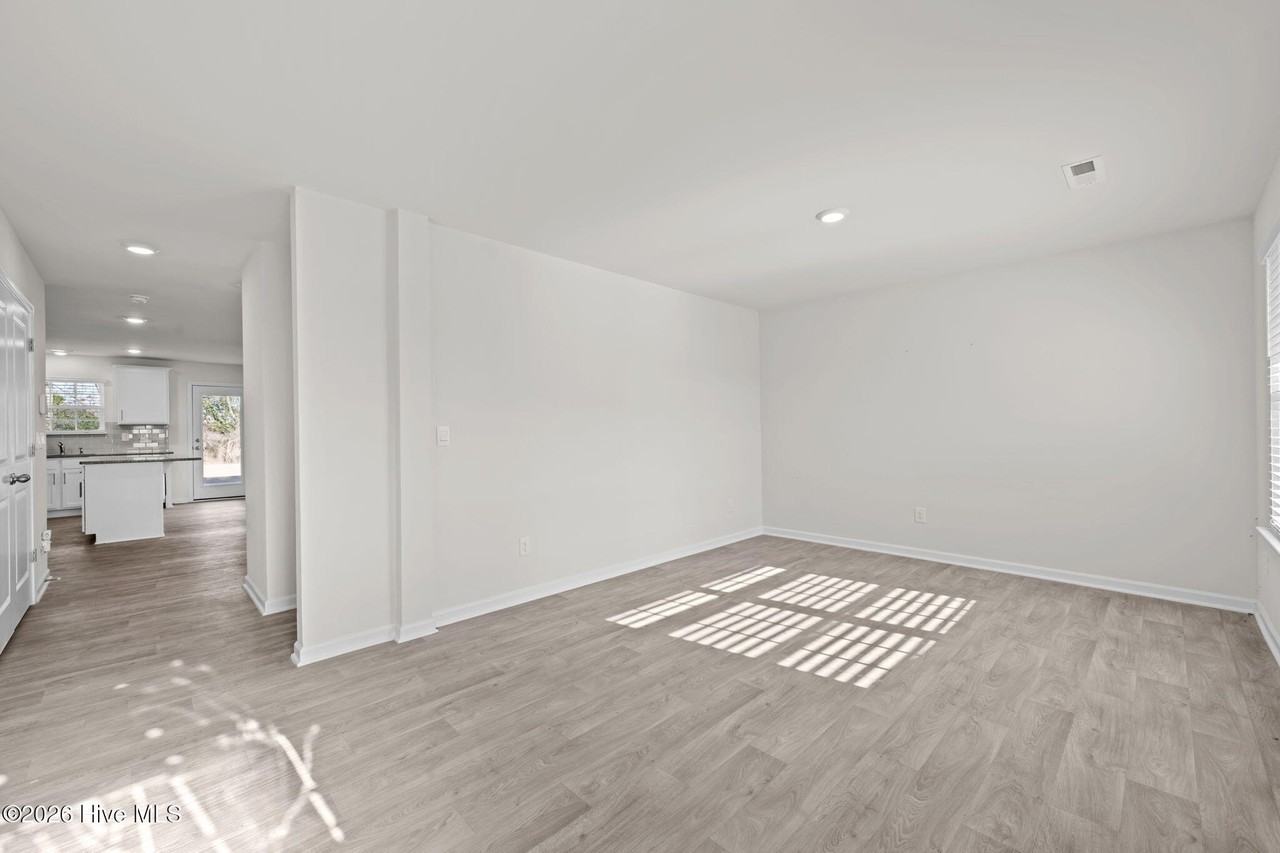 725 Lake Tyler Dr - Photo 6 of 35