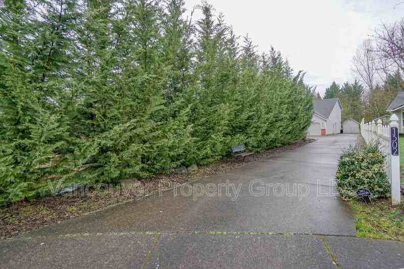 1302 Nw 3rd Cir - Photo 2 of 44