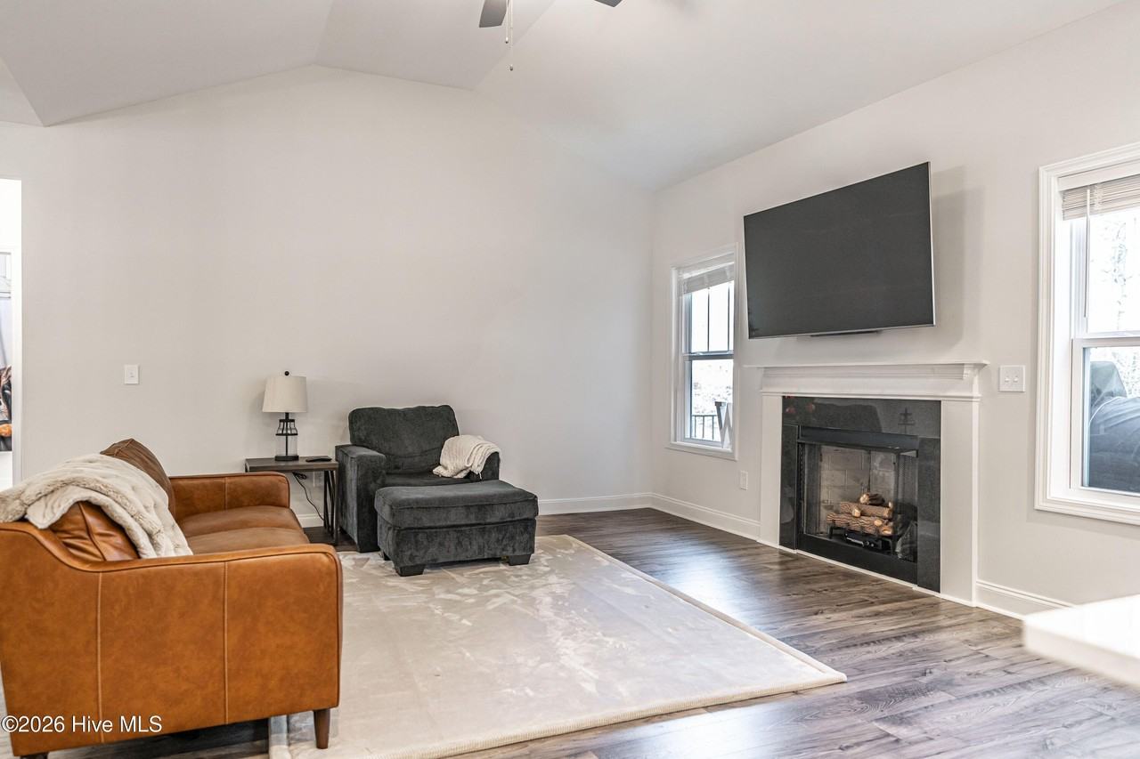 159 Courtland Cir - Photo 4 of 50