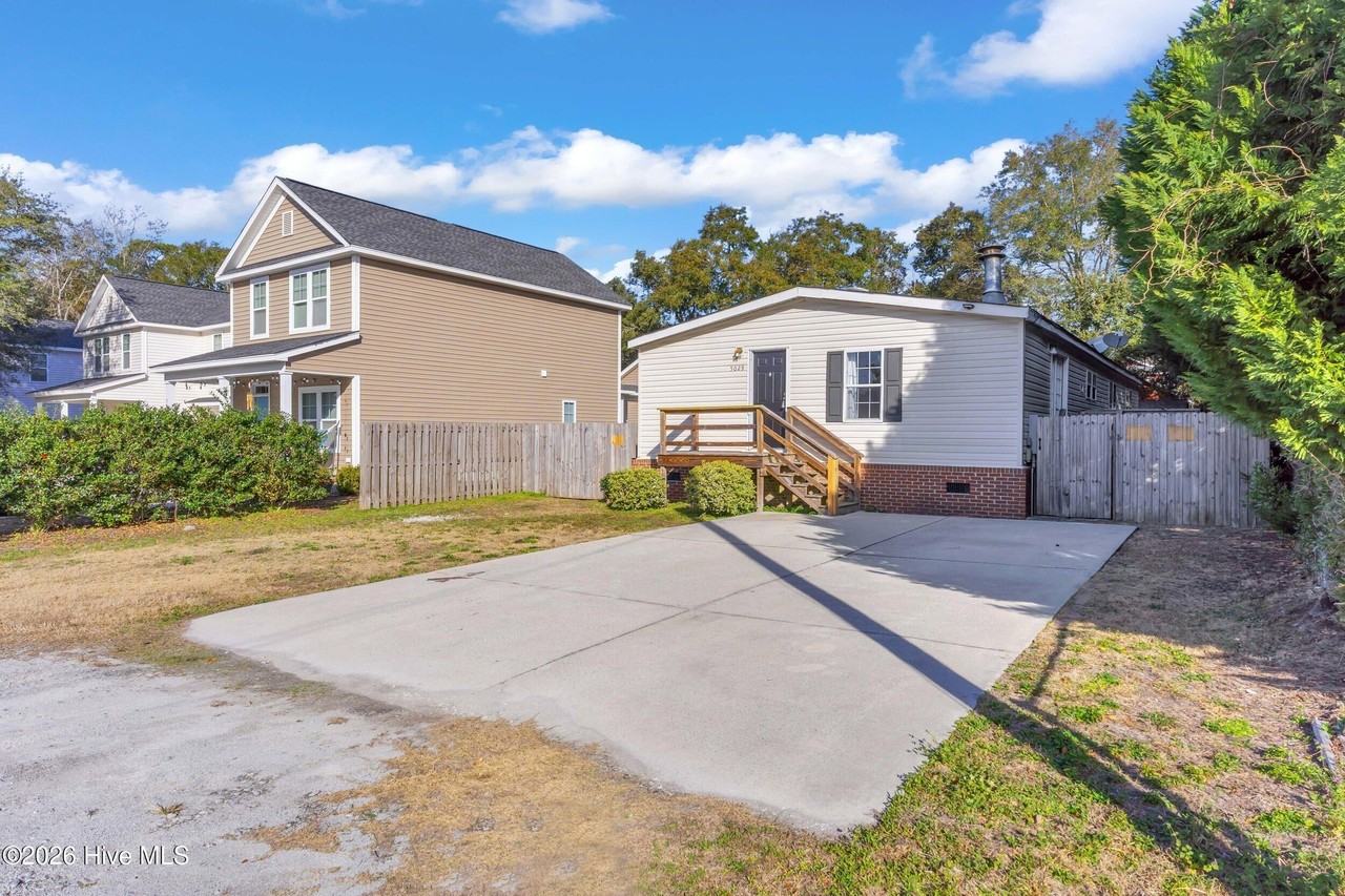 5029 Peachtree Ave - Photo 3 of 50