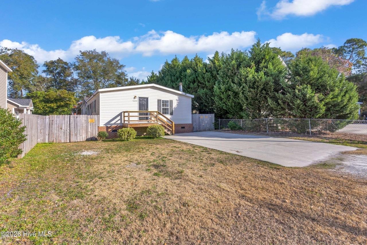 5029 Peachtree Ave - Photo 4 of 50