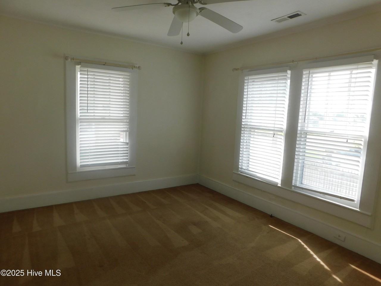 107 Gordon St - Photo 5 of 11