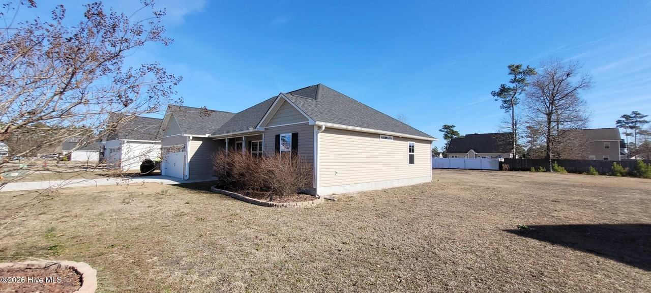 215 Rowland Dr - Photo 3 of 37